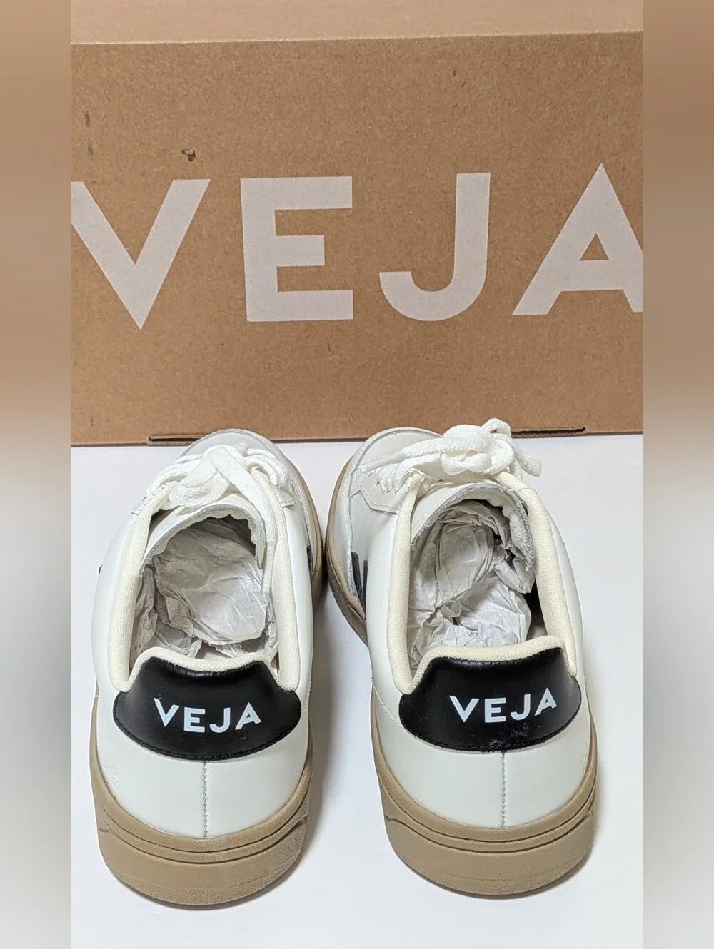 VEJA, Men's V-12 White Leather Sneakers, Size Eur 40/SIZE 7